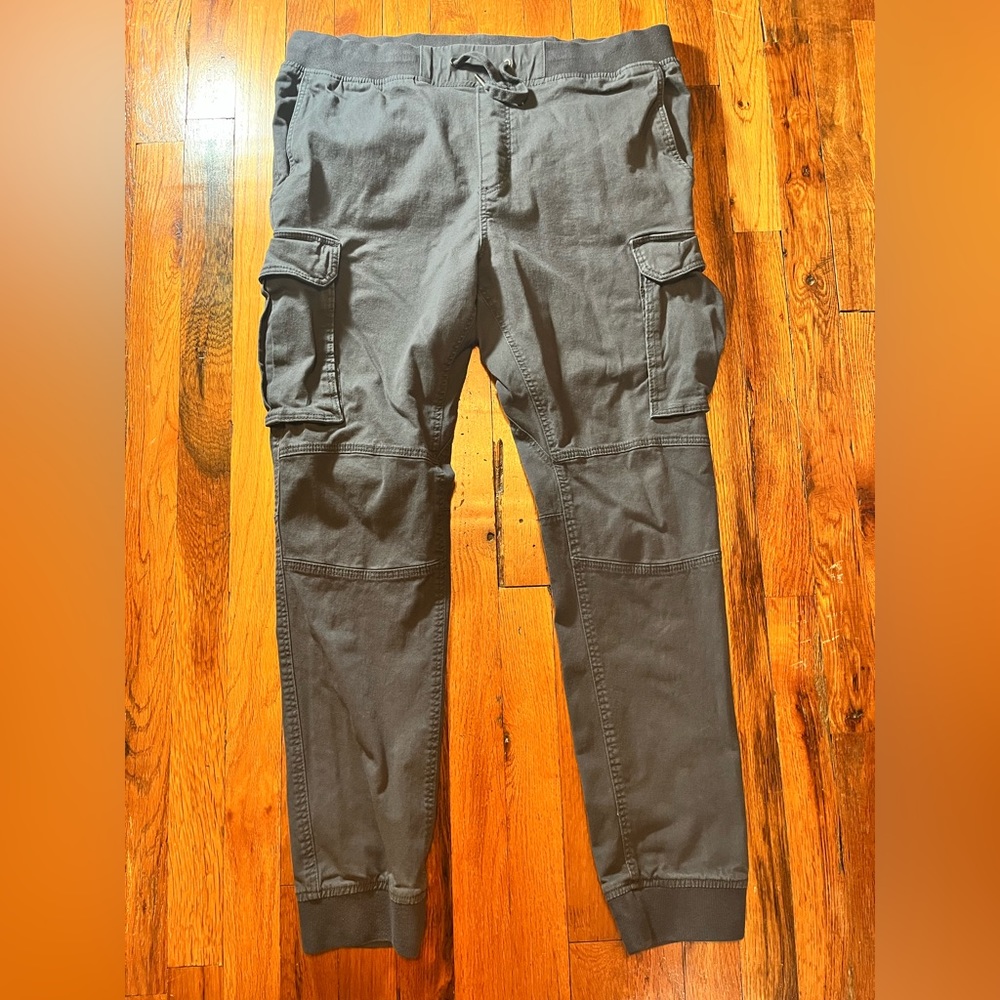 H&M Men’s Large Skinny Fit Cargo Joggers (Dark Gray)